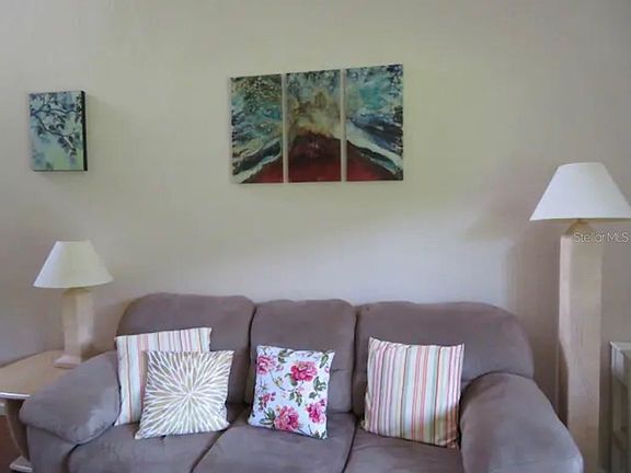 5th image of 3161 Tamarind Cir