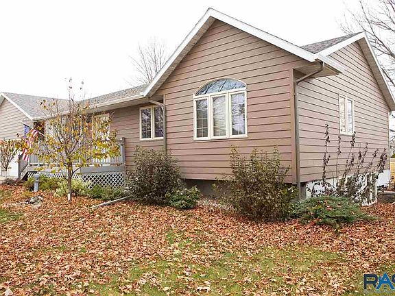 3rd image of 501 E Veterans Dr