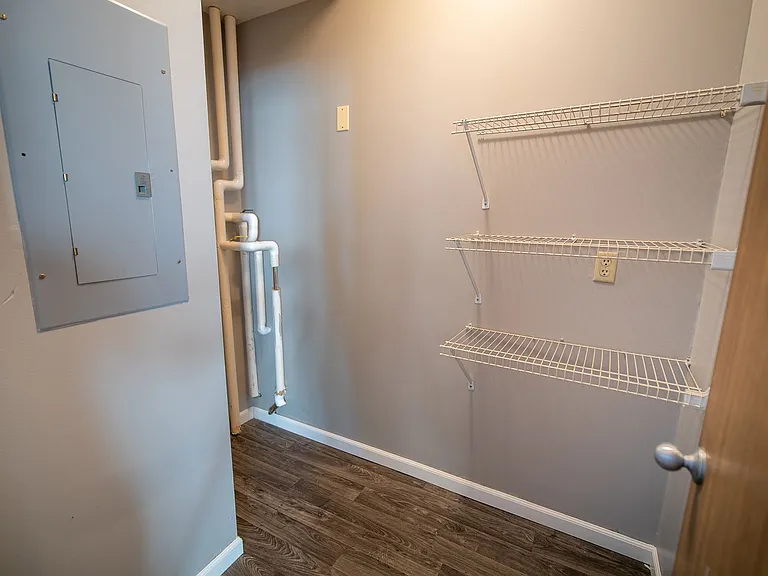 44 Riverside Dr — Photo 11