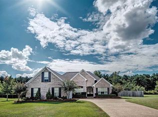 212 Meadowlands Dr, Brandon, MS 39047