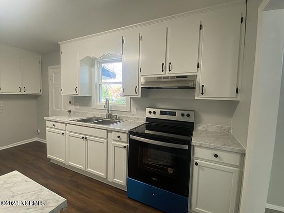 5th image of 220 Banks Court