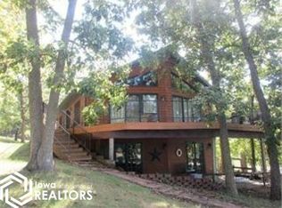 226 & 228 Center Point Dr, Montezuma, IA 50171