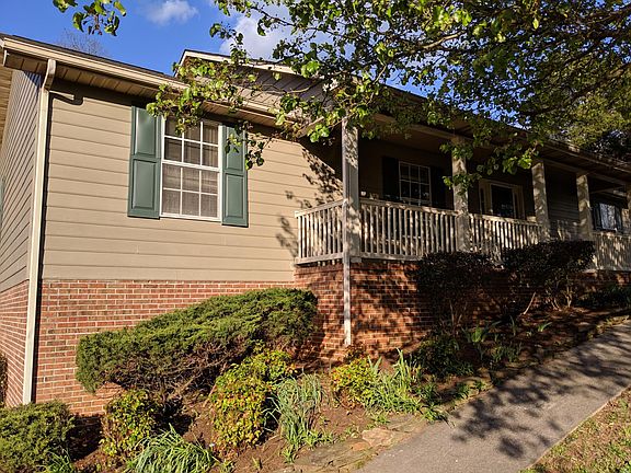2nd image of 1405 Carowinds Cir