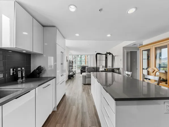 3096 Windsor Gate #1001, Coquitlam, BC V3B 0P4