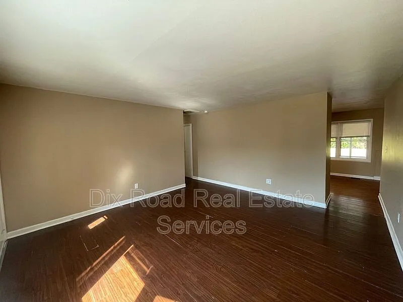 3 bed, 1.5 bath, 1140 sqft, $1,595 — Photo 4
