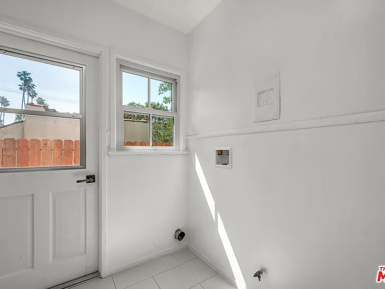 1091 Palm Ter — Photo 27