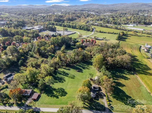 628 New Hope Rd, Flat Rock, NC 28731