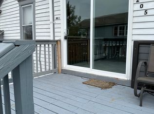 205 Knight St, Warwick, RI 02886