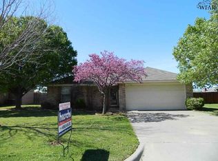 113 Garrett St, Burkburnett, TX 76354