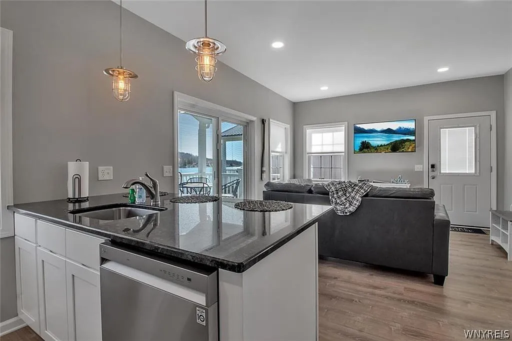 2 bed, 600 sqft, $2,495 — Photo 3
