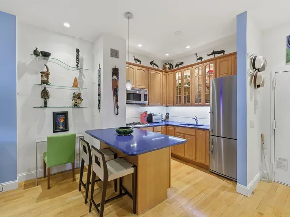 360 West 21st Street image 10 of 21