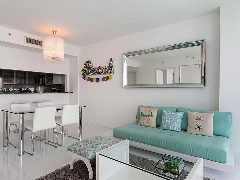 540 West Ave #513 — Photo 8
