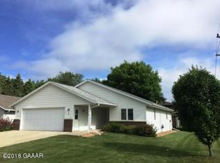 22 Townhouse Rd, Morris, MN 56267