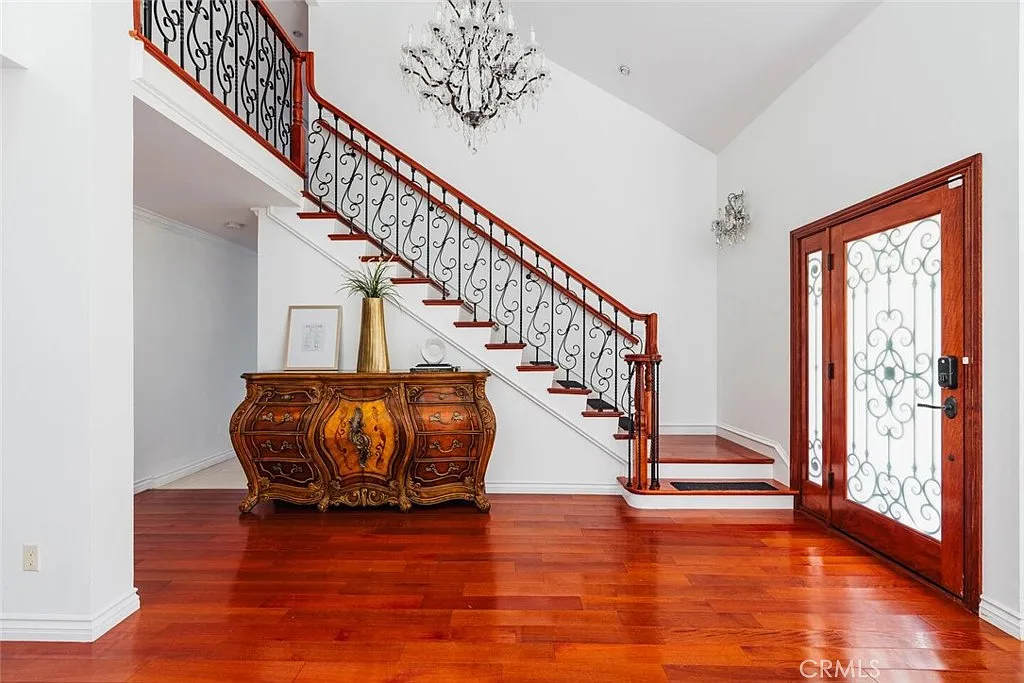 4 bed, 3.5 bath, 2403 sqft, $10,500 — Photo 2