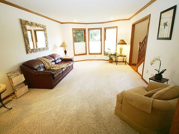 3rd image of 5613 Wildflower Ln