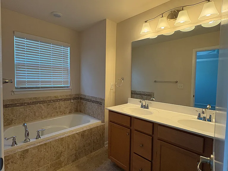4052 Zilker Park Dr — Photo 23