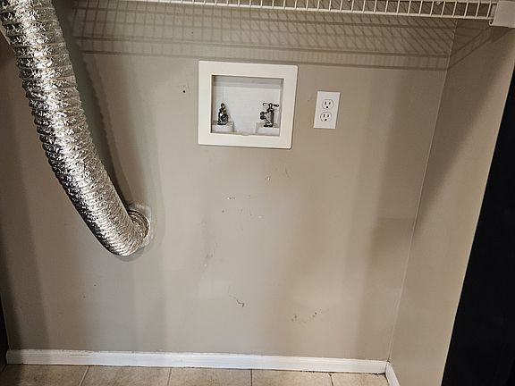 5th image of 605 Idlewood Ln APT D