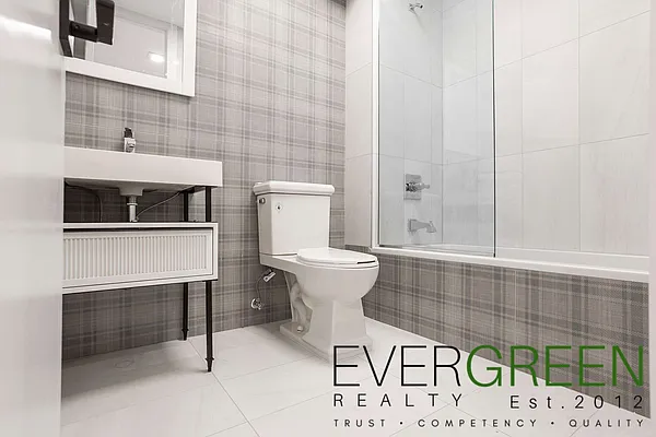 Rented by Evergreen Apartments BK | media 9