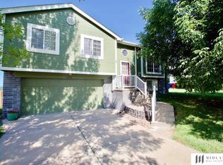 306 Sea Pines Dr, Papillion, NE 68133