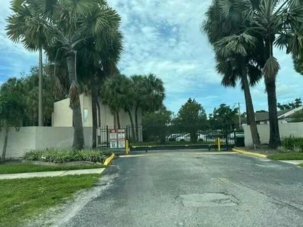 3818 N Lake Dr Unit 71, Tampa, FL 33614