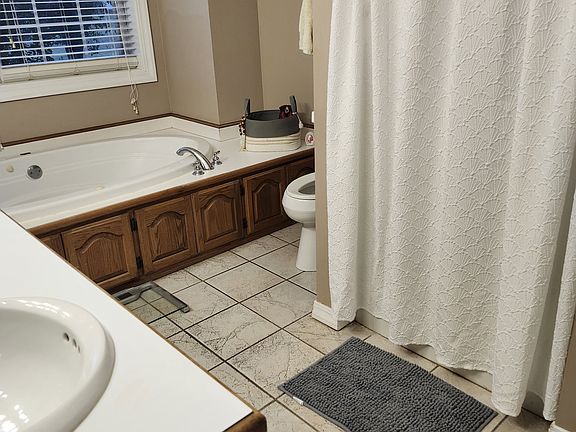 3rd image of 545 Walleye Dr