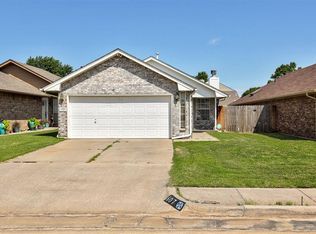 607 Stoneridge Dr, Moore, OK 73160