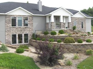 1508 Three Wood Dr, Mount Horeb, WI 53572