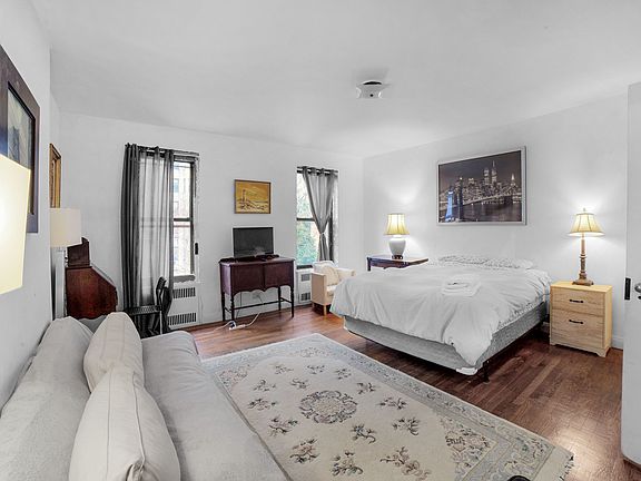 5th image of 252 E 74th St APT 5