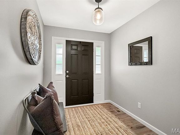 4th image of 529 Winding Bluffs Dr