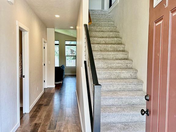 4th image of 789 Aspen Grove St