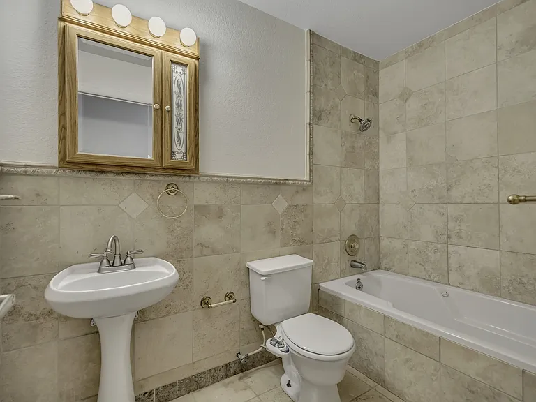 2066 W Quailstone Dr — Photo 19