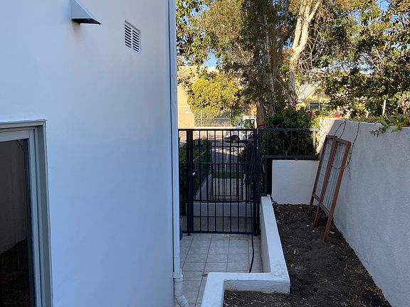 Side Patio with Planter area