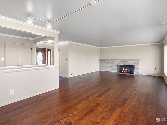 3rd image of 1332 N Cascade Ave Avenue