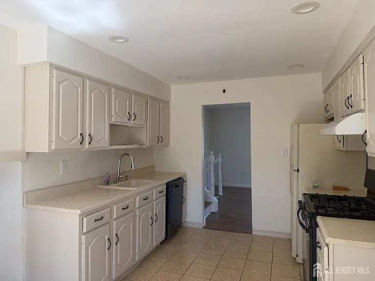 13 Oakwood Dr — Photo 8