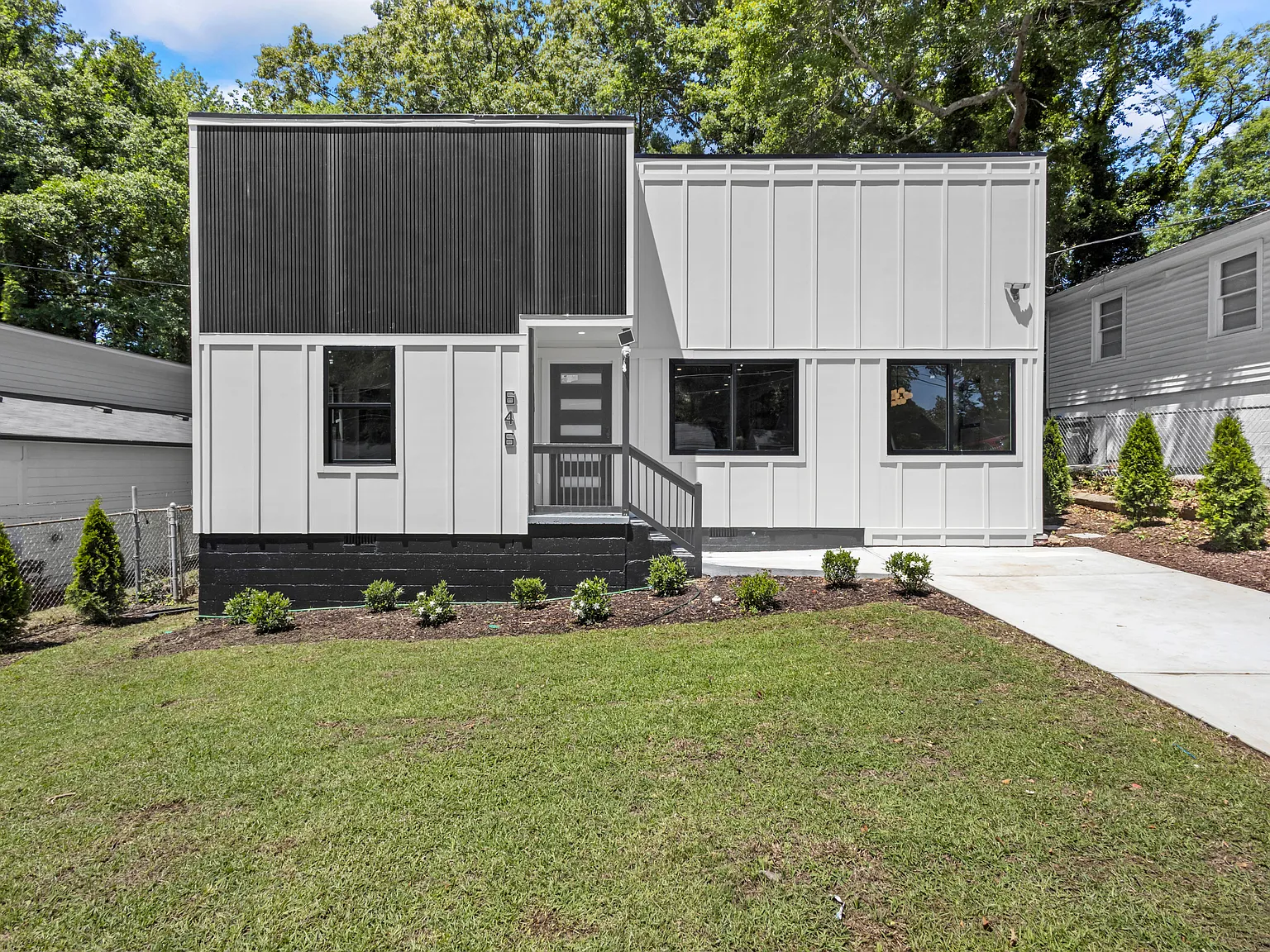 3 bed, 1374 sqft, $2,800 — Photo 1