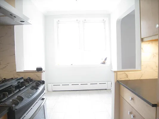 Rented by Alexiou Realty | media 3