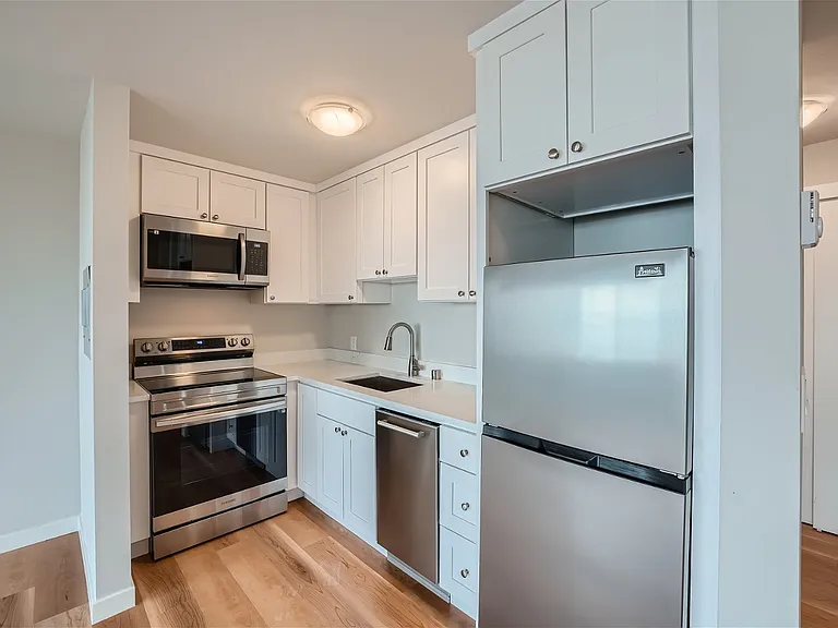 Anne Vista Apartments — Photo 15