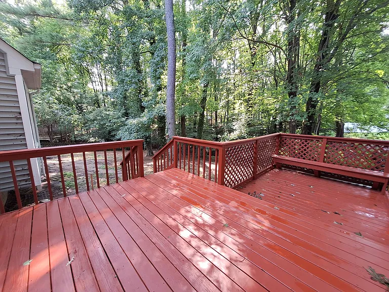 212 Earle Ct — Photo 4