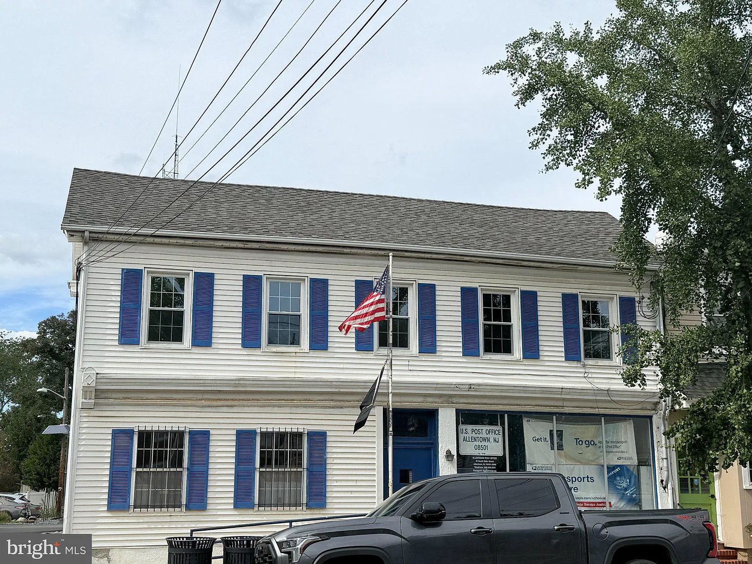 2 bed, 1.0 bath, 3473 sqft, $2,700 — Photo 2