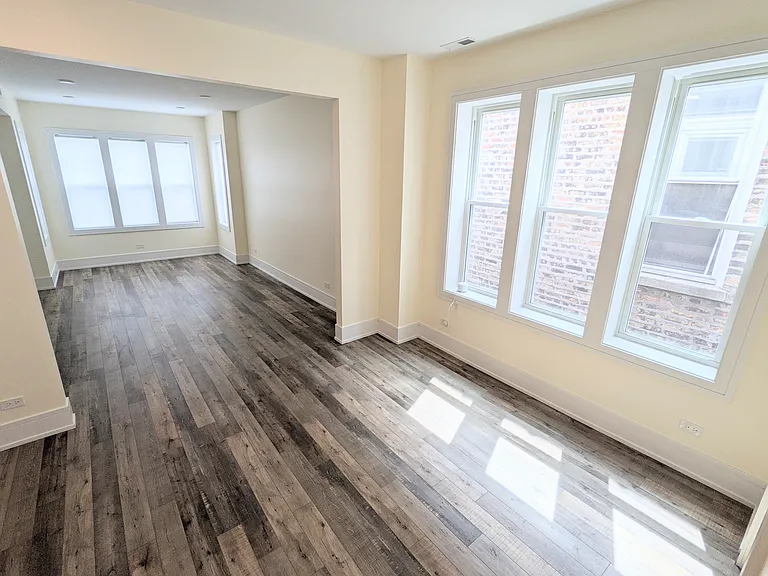 1918 N Ridgeway Ave #2 — Photo 1