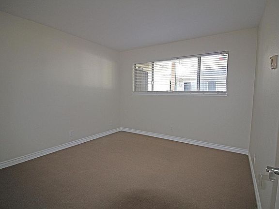 5th image of 785 Halyard St