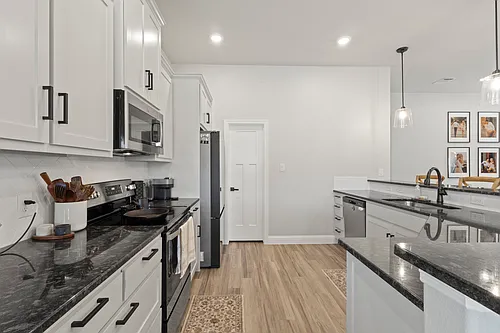 616 Charlotte Ln Photo 1