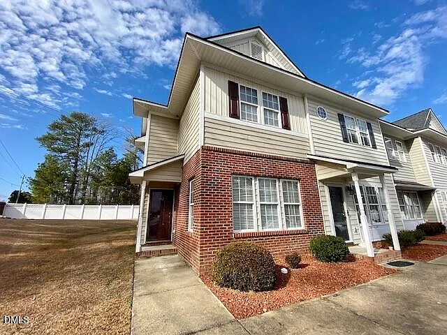 2 bed, 2.5 bath, 1280 sqft, $1,400 — Photo 1