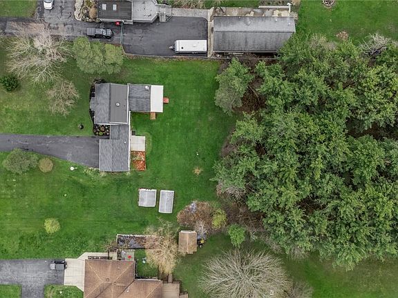 5th image of 3494 Bowen Rd