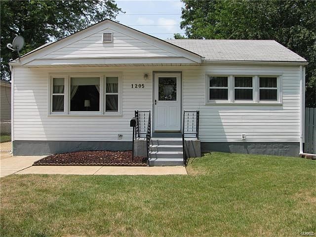 1st image of 1205 Saint Patrice Ln
