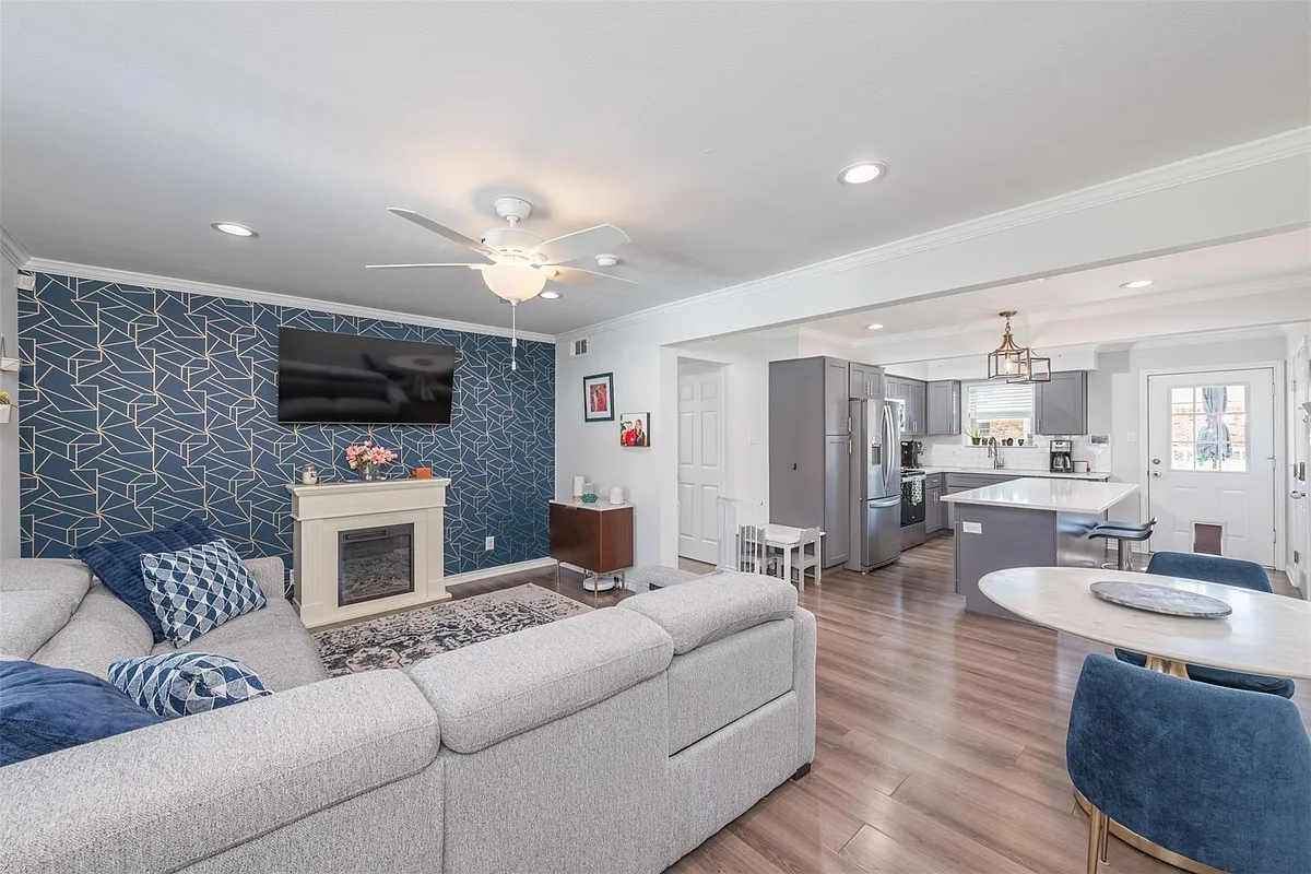 Building Photo - 5076 Matilda St #227