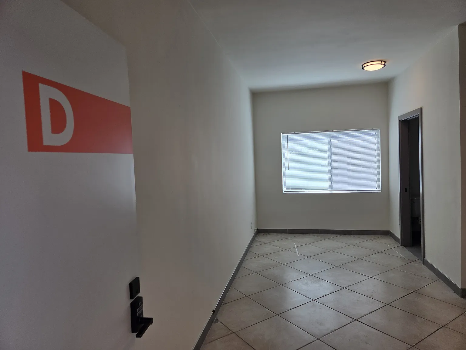 Studio, 300 sqft, $1,450 — Photo 1