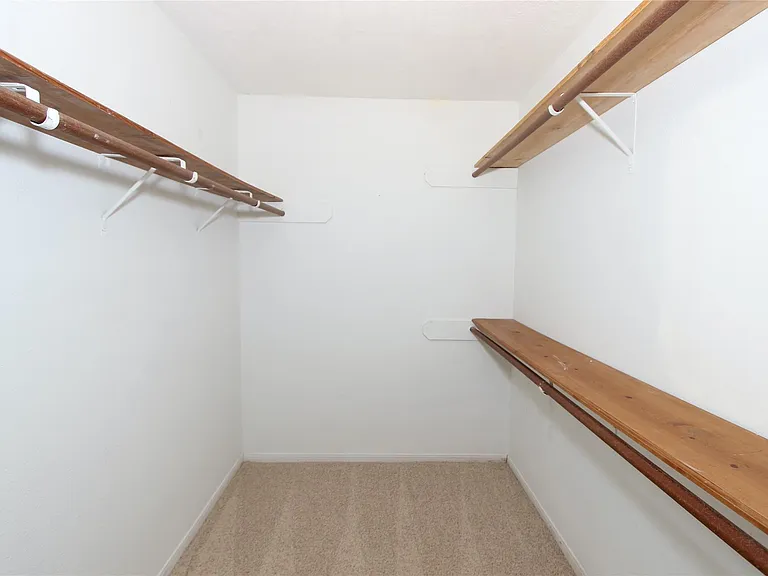 2731 Colony Dr — Photo 12