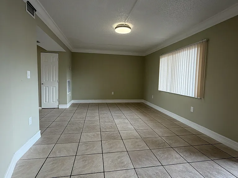 4212 Desoto Ave #27 — Photo 2