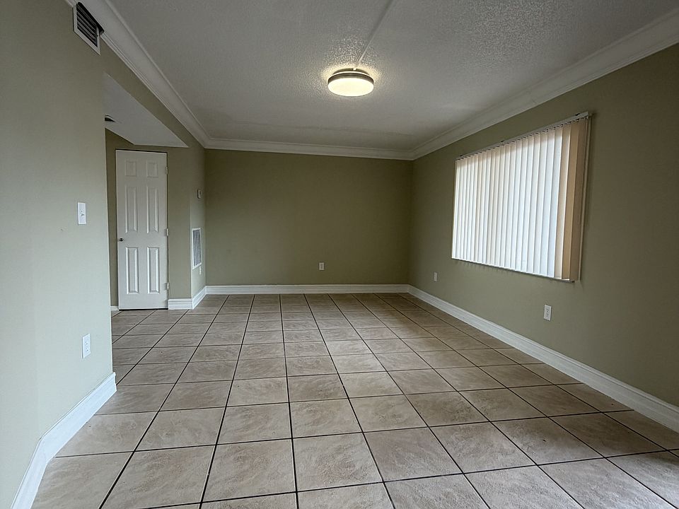 1st image of 4212 Desoto Ave #27